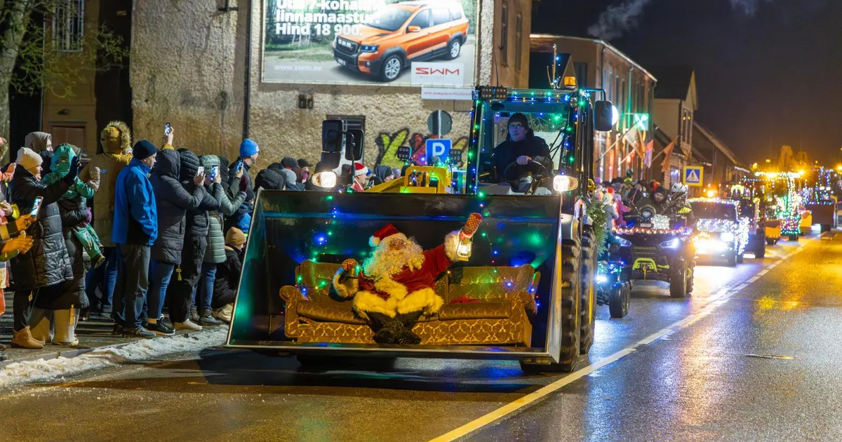FOTOD JA VIDEO ⟩ Jõulutuledes traktorite paraad tõi Abja-Paluoja tänavatele rekordhulga inimesi