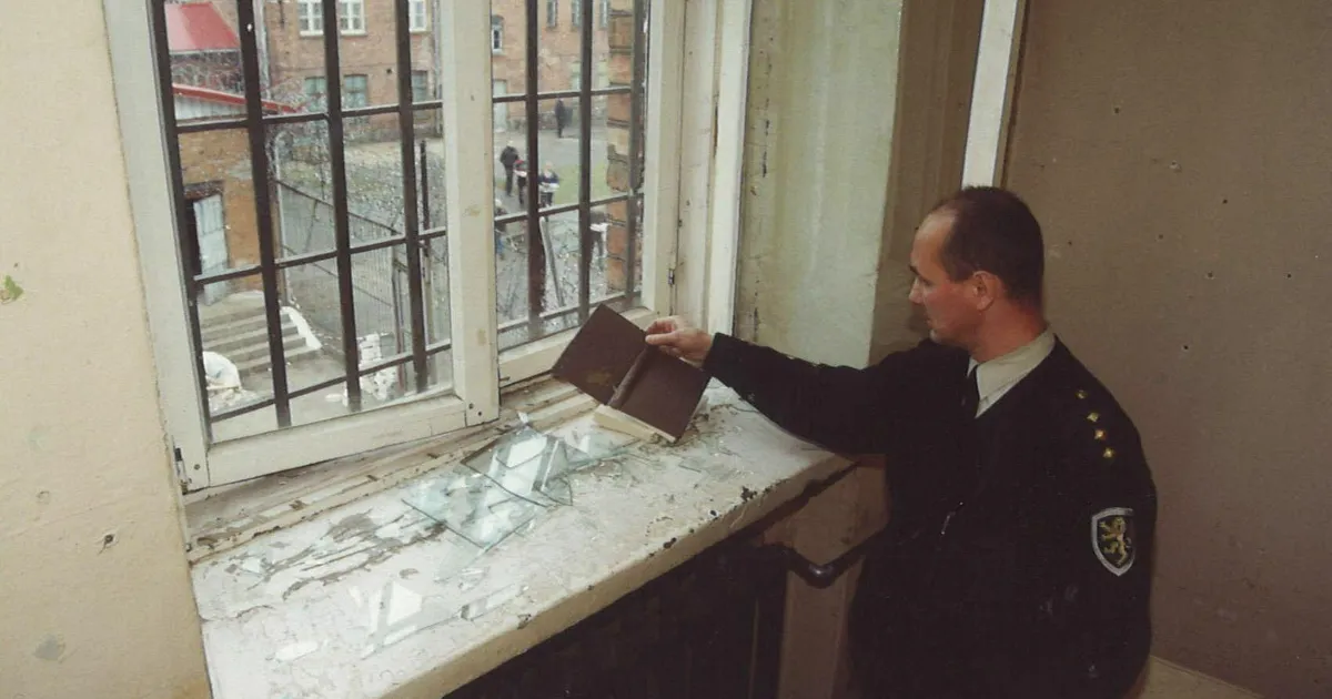 Barrikaadid, lõhutud aknad ja verega seinale kirjutatud nimi. Viljandi vangla viimasest mässust möödub 25 aastat