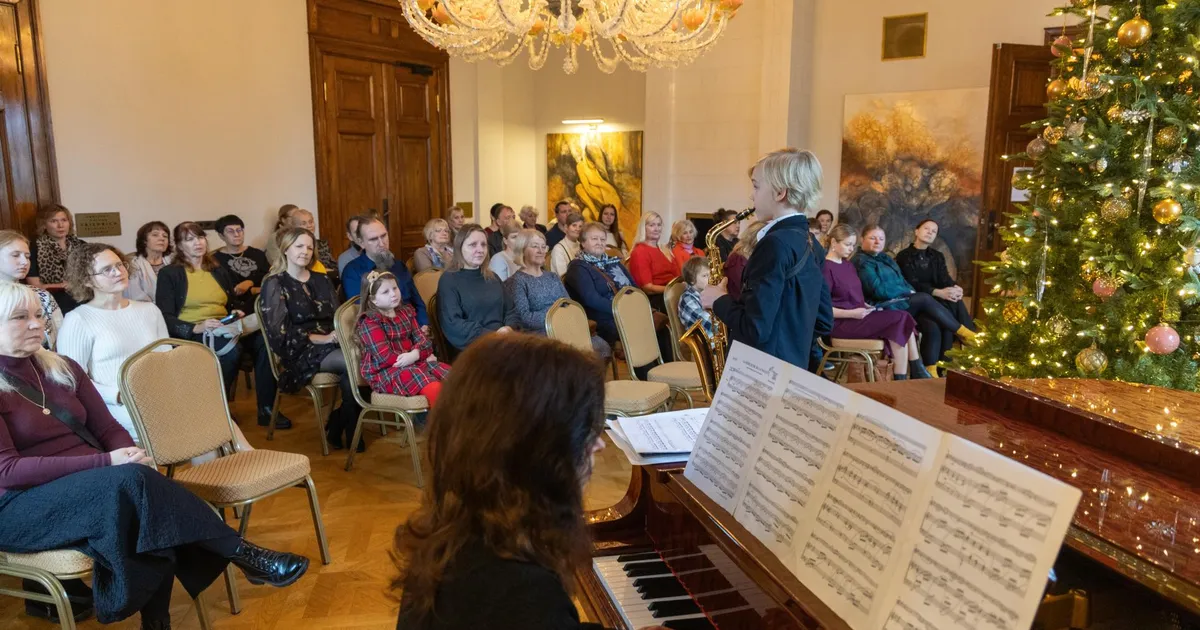 Muusikakool andis hotellisaalis avalöögi kontserditriloogiale