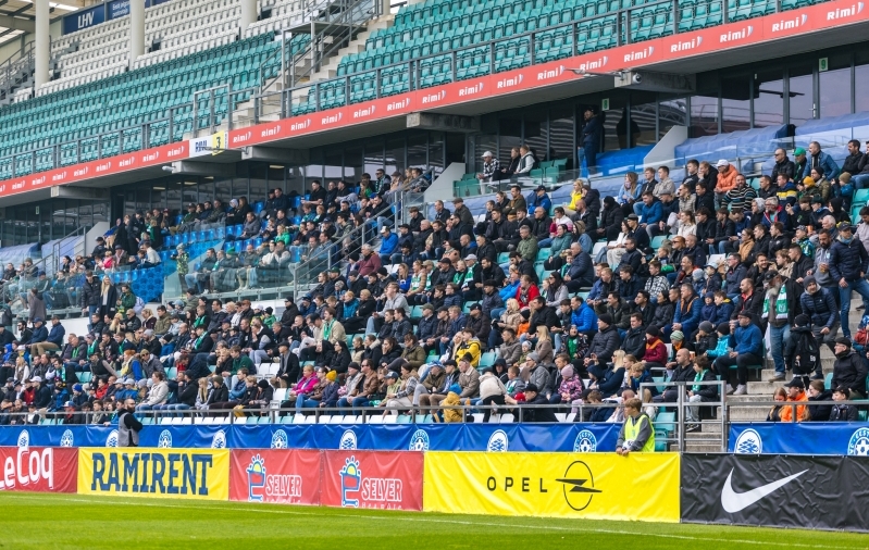 Hooaja publikurekordiks märgiti seekord 1687 inimest - pole just paha, aga eelmistest aastatest kõvasti vähem. Foto: Katariina Peetson / jalgpall.ee