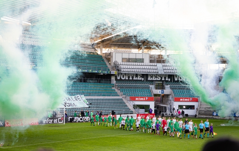 Värvilist tossu jagub, aga tribüünid on tühjapoolsed: nii ei peaks see olema. Foto: Katariina Peetson / jalgpall.ee