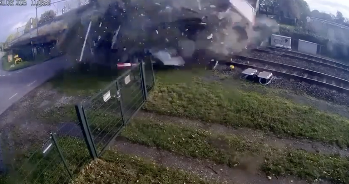 VIDEO: veok jäi raudtee ülesõidule kinni ja rong sõitis sisse