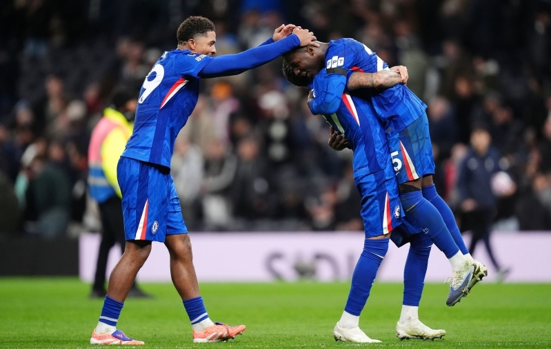 Kelle kodu? Iseennast nokdauni löönud Spurs ulatas võtmed lahkelt Chelseale