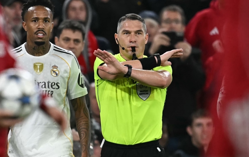 Rumeenia kohtunik Istvan Kovacs langetas Liverpooli ja Real Madridi mängus suure otsuse. Foto: Scapix / Paul Ellis / AFP