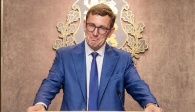 BORIS KIRT ⟩ Peaminister Michal, astuge tagasi – nii saame taastada demokraatliku riigikorra