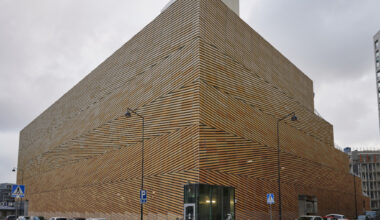 Soomes kukkus parkimismaja katuselt inimene surnuks