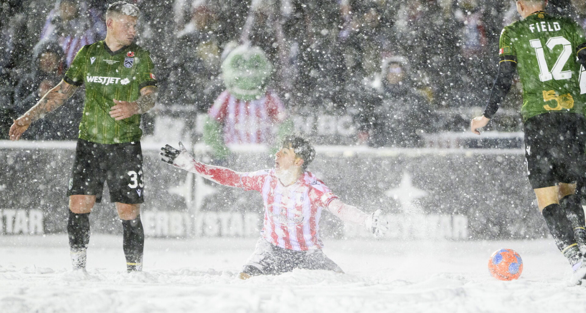 Labidad välja ja mängime! Kanadas selgitati lumelahingus tänavune meister