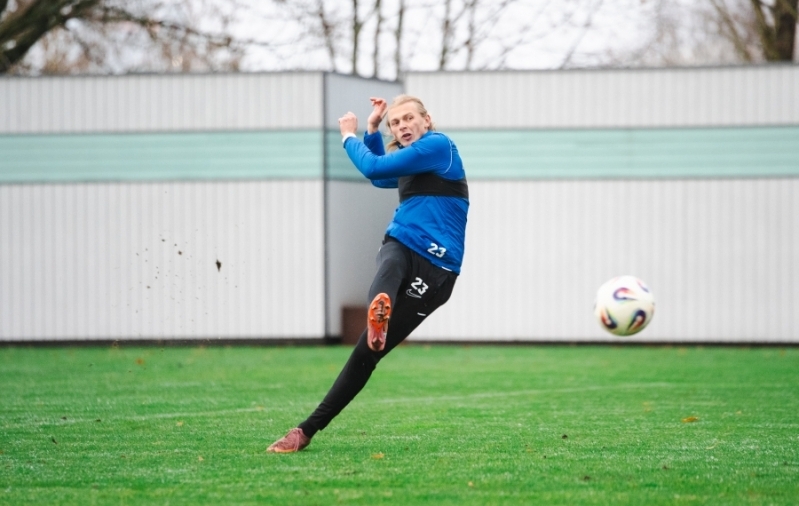 Vlasi Sinjavski Eesti koondise treeningul. Foto: Liisi Troska / jalgpall.ee