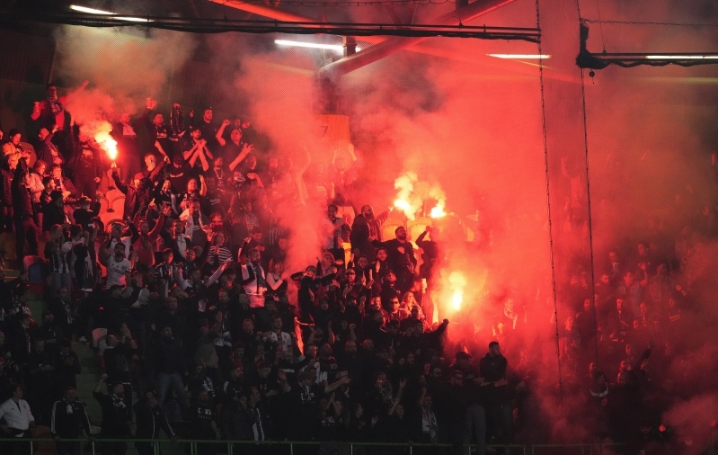 Skandaali jätk: Türgi külmutas enam kui 1000 panustajast jalgpallurit