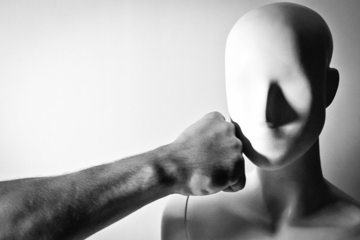 JUHTKIRI | Nõo surmakutsari juhtum näitab: naist peksvad retsid tuleb pista päriselt trellide taha