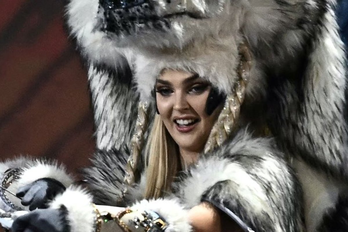 FOTOD | Vägev kostüüm! Miss Universumil osalev eestlanna riietus rahvuslikus voorus võimsaks hundiks