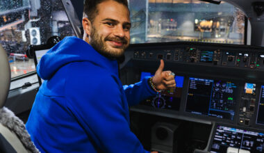 Kübaratrikk viis kokpitti! Piloodiks palutud Rauno Sappinen lennutas Eesti koondise turvaliselt koju  (muljed otse sündmuspaigalt!)