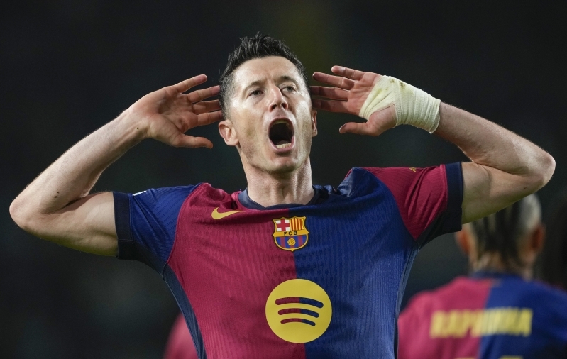 Poola ajakirjanik: Barcelona palus Lewandowskil väravate löömine lõpetada