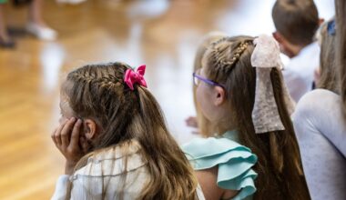 Uus seadus lubab seitsmeaastastel nädalavahetusel viis tundi päevas tööl käia