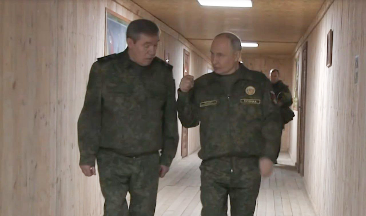 Putinit näidati taas sõjaväevormis - eestinen