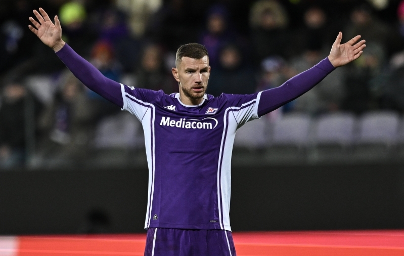 Kohutavat hooaega tegeva Fiorentina ründaja Džeko kritiseeris fänne