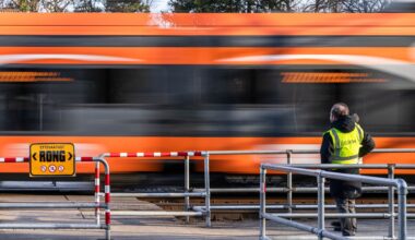 Tartumaal põrkasid kokku rong ja auto. Viimase juht viidi haiglasse