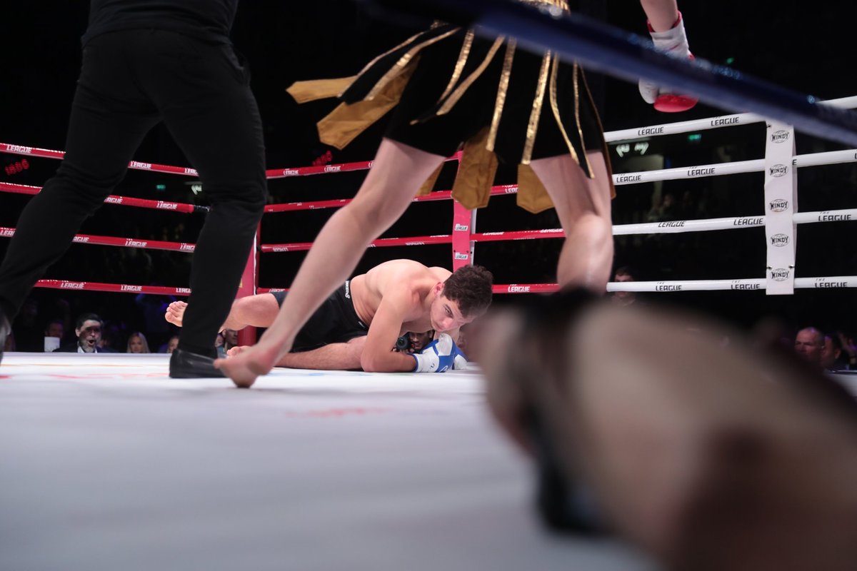 OTSEBLOGI JA FOTOD | The League X. Eesti võitleja heitleb finaalis 20 000 euro peale. Rohtlal löödi pea veriseks ning WBC tiitel läks Leetu