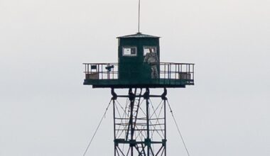 FOTOD | Fotograaf tabas piiril kentsaka stseeni: Vene vaatetorni valvas topis