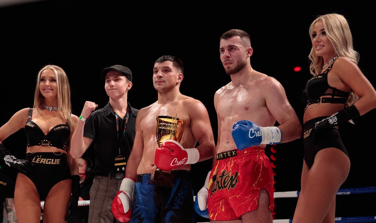 Pille-Riin Piho (vasakult esimene) oli The League võistlusspordigalal üks ringitüdrukutest