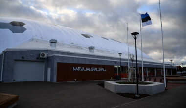 Narva linnavalitsus sulges ajutiselt ohtlikuks muutunud jalgpallihalli | Eesti