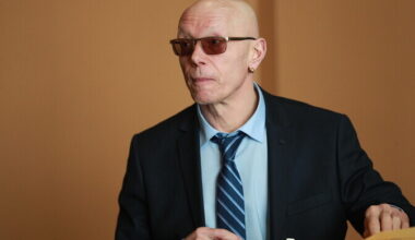 Postimees nõuab kohtu kaudu riigikogu liikmelt fotode kasutamise eest tasu | Eesti