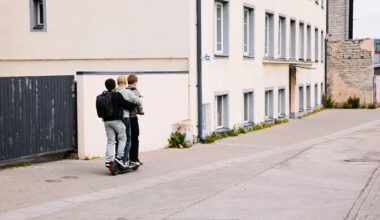 Kliimaministeerium kaalub elektritõukeratta keeldu alla 10-aastastele | Eesti