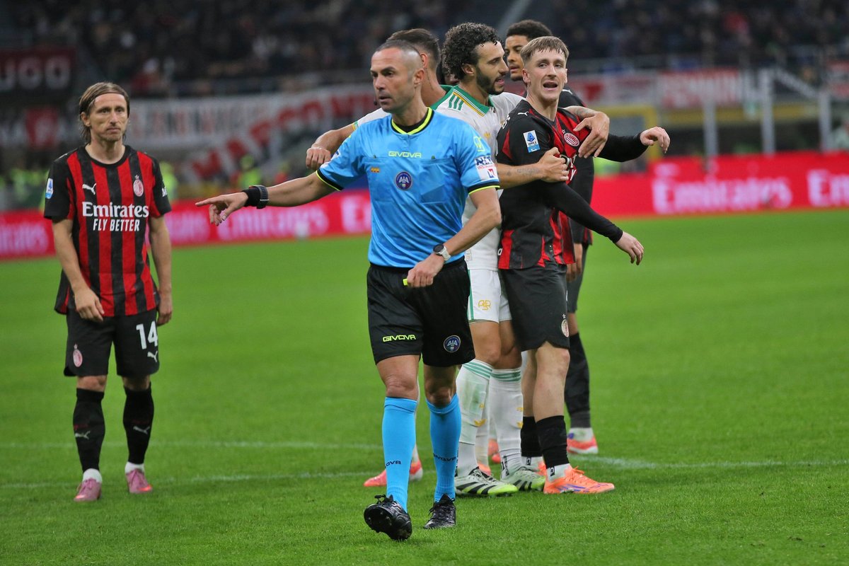 VIDEO | Mängijat löönud kohtunik põhjustas Itaalia kõrgliigas skandaali