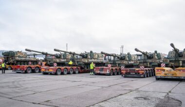 FOTOD | Eestisse jõudis kuus uut K9 liikursuurtükki