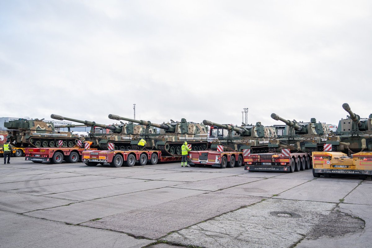 FOTOD | Eestisse jõudis kuus uut K9 liikursuurtükki