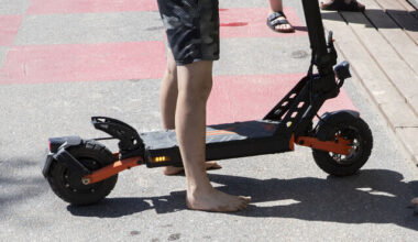 Politsei hinnangul tuleks kaaluda liiga võimsate kergliikurite müügi piiramist | Eesti