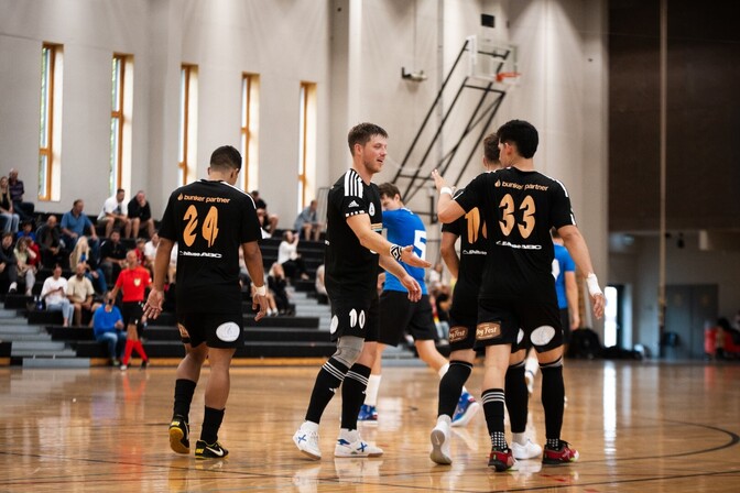 Saaliliiga kolmas voor tõi rõõmu külalismeeskondadele - sport | ERR