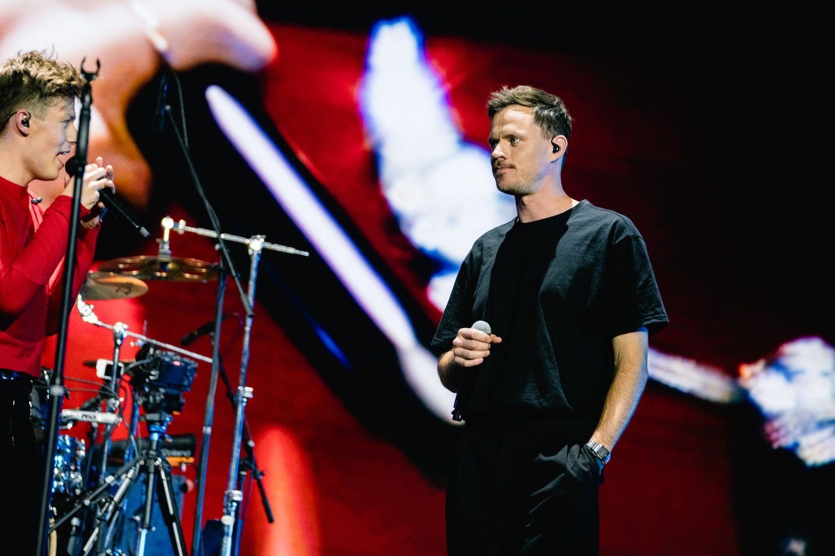 FOTOD | Üllatusesineja Riias! NOËP astus lavale 10 000 kuulaja ees Läti bändi Sudden Lights väljamüüdud kontserdil