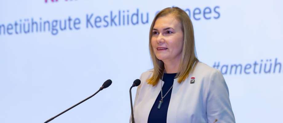 Eesti Ametiühingute Keskliidu juht Kaia Vask rõhutab, et Euroopa kogemus näitab selgelt, kuhu sellised tööturumudelid viivad: ebastabiilsete sissetulekuteni, nõrga sotsiaalkaitseni ja suurema vaesuseni.