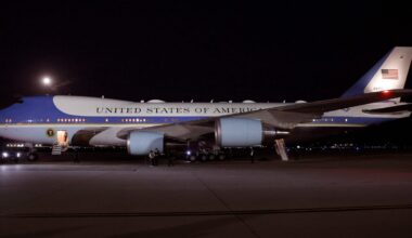 USA Andrewsi sõjaväebaasi saabus pakk valge pulbriga, mille tõttu hakkas mitmel inimesel halb