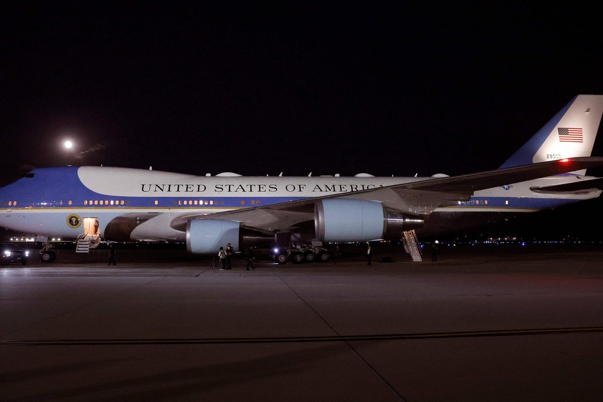 USA Andrewsi sõjaväebaasi saabus pakk valge pulbriga, mille tõttu hakkas mitmel inimesel halb