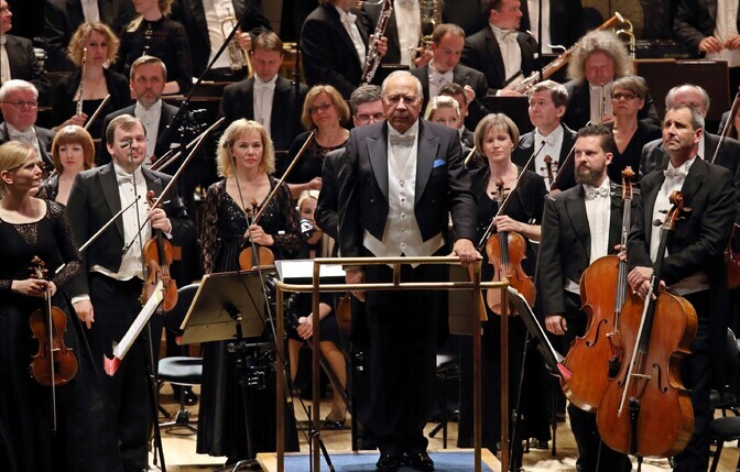 Neeme Järvi astub esimest korda pärast laulupeol toimunud õnnetust lavale | Muusika