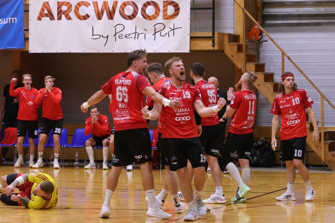 Serviti kerkis 22-väravalise võiduga meistriliiga ainuliidriks | Käsipall