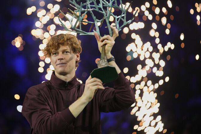 Pariisis võidutsenud Sinner võtab Alcarazilt esikoha tagasi | Tennis