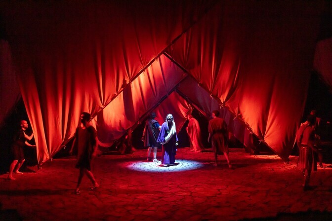 Arvustus. "Iphigeneia. Agamemnon. Elektra": oleviku meenutamine | Teater