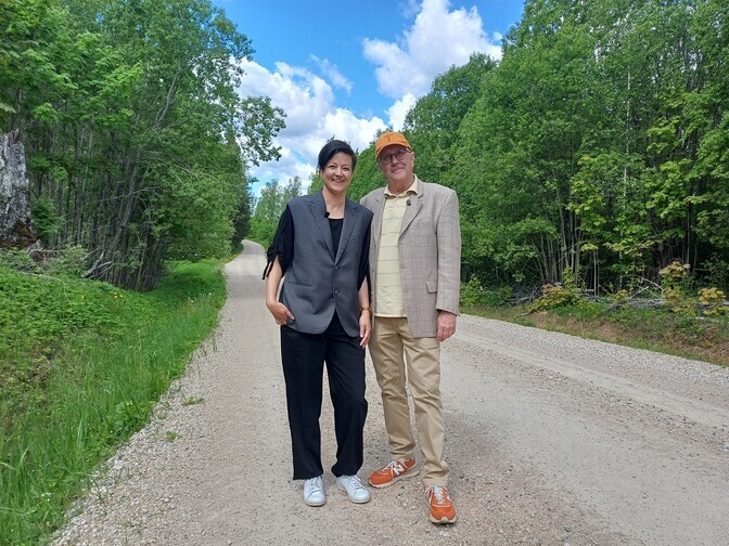 Galerii: uus saatesari "Ridade vahel" viib kirjanike lapsepõlveradadele | Tele