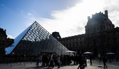 Meedia: üks Louvre'i varguses kahtlustatav on sotsiaalmeediategelane | Välismaa