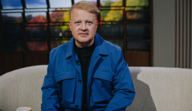 Sven Lõhmus: laulu ideed on mind tabanud autoroolis, kõrbes ja kassasabas | Hommik Anuga