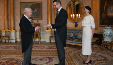 Piltuudis: Eesti suursaadik Ühendkuningriigis andis kuningale üle volikirja | Eesti