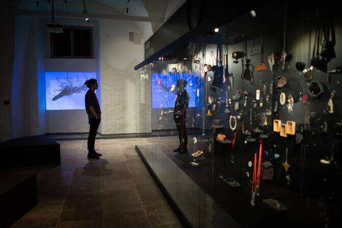 Galerii: tarbekunsti- ja disainimuuseumis avati Kadri Mälgu ülevaatenäitus | Kunst