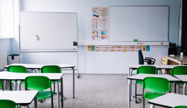 Mitmed haridusühendused ei toeta kvalifikatsioonita õpetajate palgamudelit | Eesti