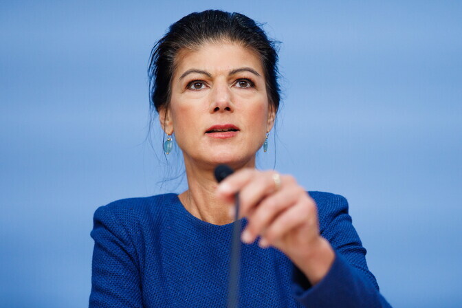 Sahra Wagenknecht astub enda asutatud partei juhi kohalt tagasi | Välismaa