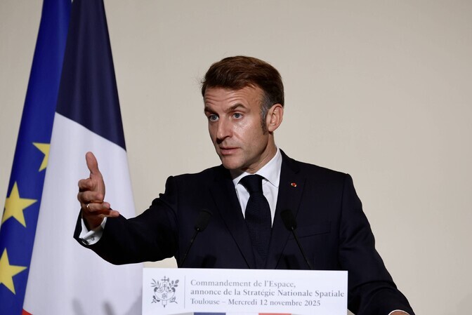 Prantsuse parlament toetas Macroni pensionireformi peatamist | Välismaa