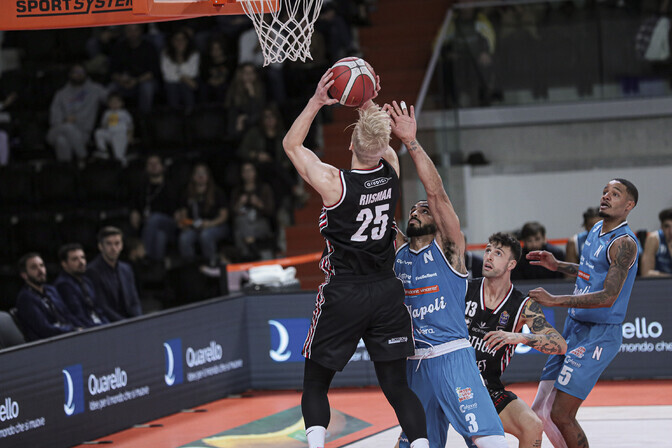 Riismaa klubi võiduseeria katkes | Korvpall