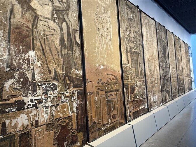 ERM-is avati restoranist Tarvas erilahendusega päästetud Elmar Kitse pannoo | Kunst